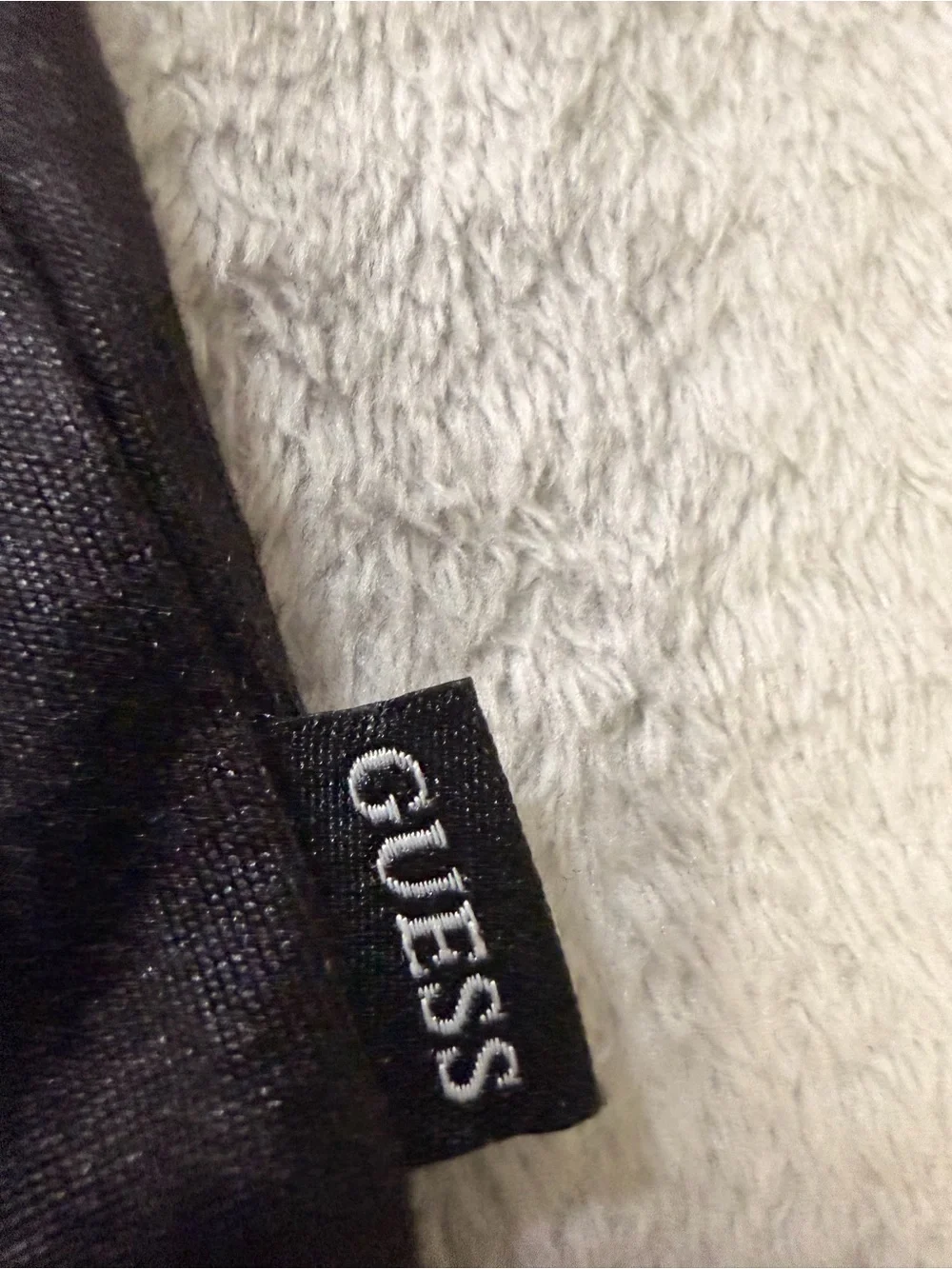 Guess Black V-Neck Slim Fit Tee XL Lightweight Polyester Shirt - Picture 7 of 10